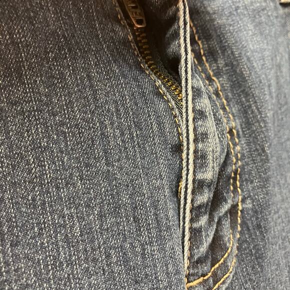 Chico's 2.5 Short Womens Straight Leg Medium Wash Jeans Size 14P Classic‎ Denim - Picture 7 of 16